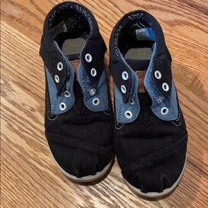 Black and blue high top TOMS